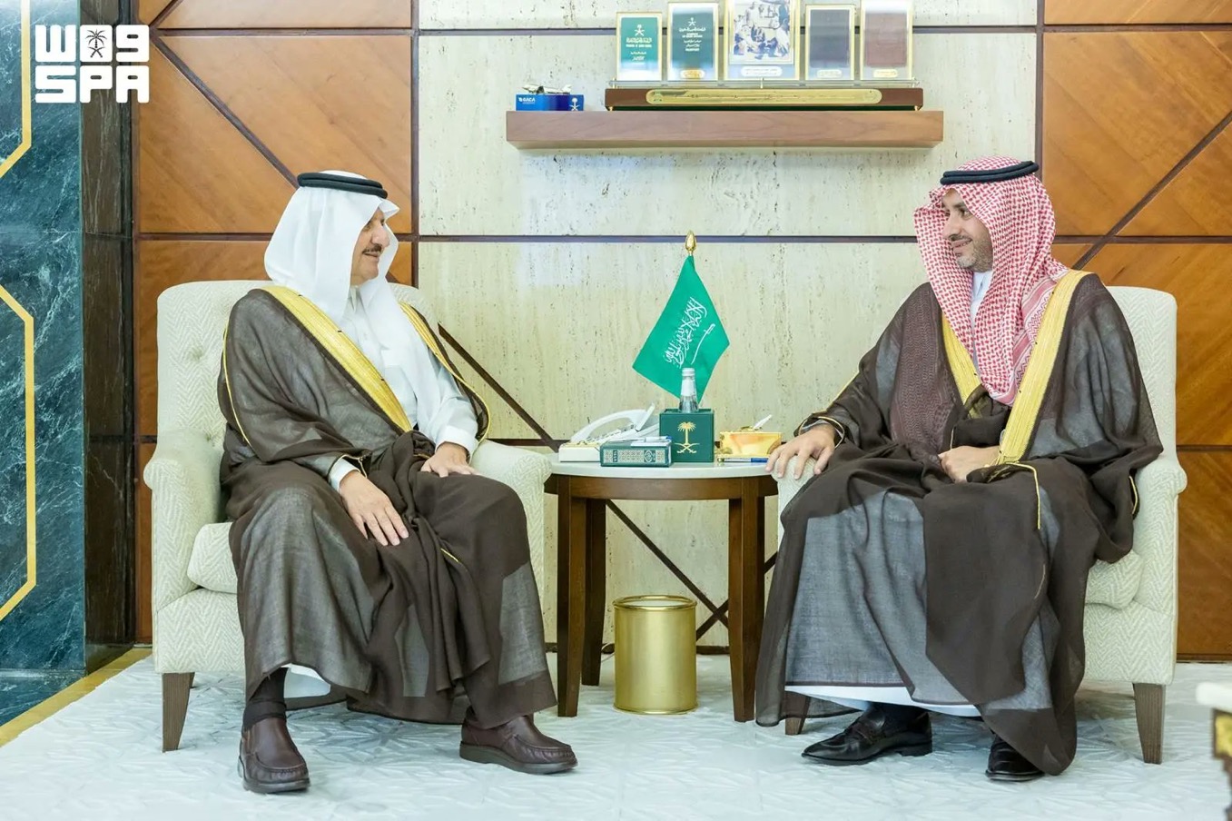 أمير المنطقة الشرقية يستقبل مدير فرع الهيئة العامة لعقارات الدولة بالدمام