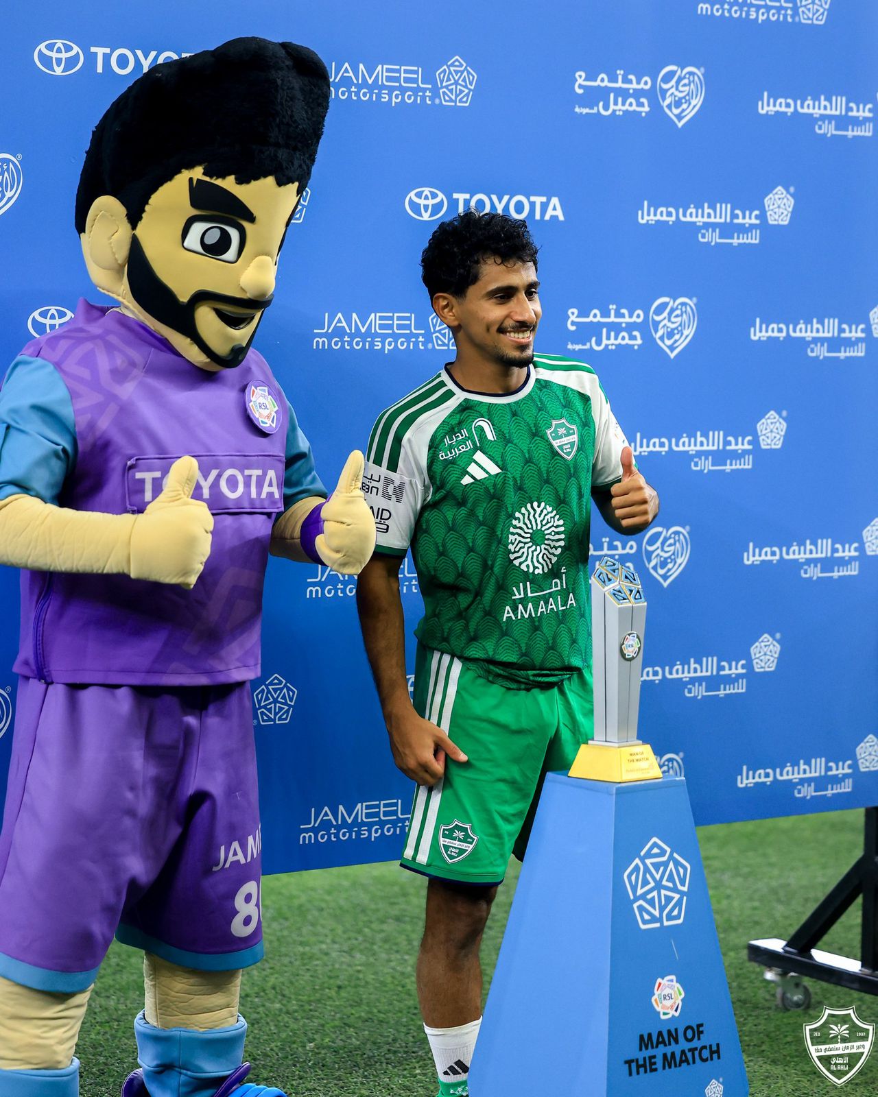 الأهلي يصالح جماهيره ويسحق الرياض بخماسية في روشن