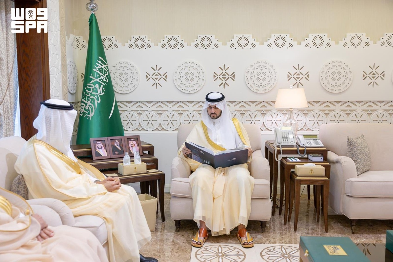 نائب أمير المنطقة الشرقية يستقبل رئيس جامعة الإمام عبدالرحمن بن فيصل