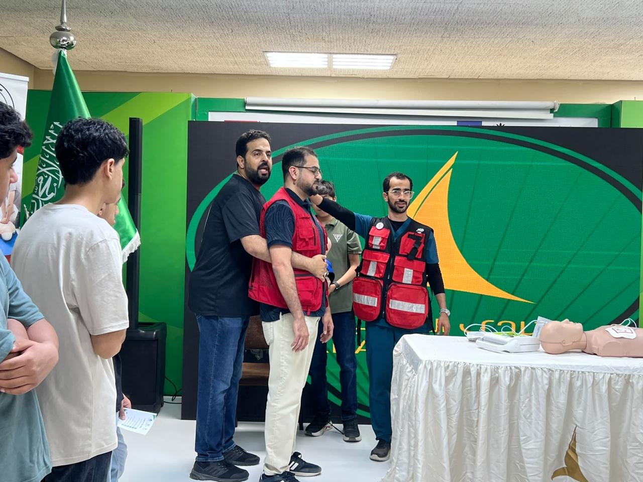 مسعفون بلا حدود يشارك في انطلاقة مبادرة «استجابتك حياة» بنادي الخليج