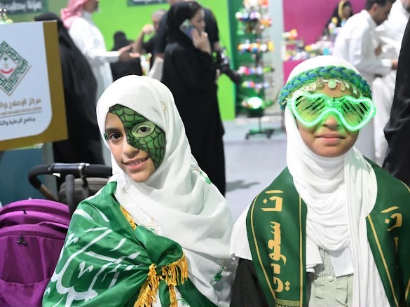 اليوم الوطني يجمع الفنانين والأطفال في «الرامس»
