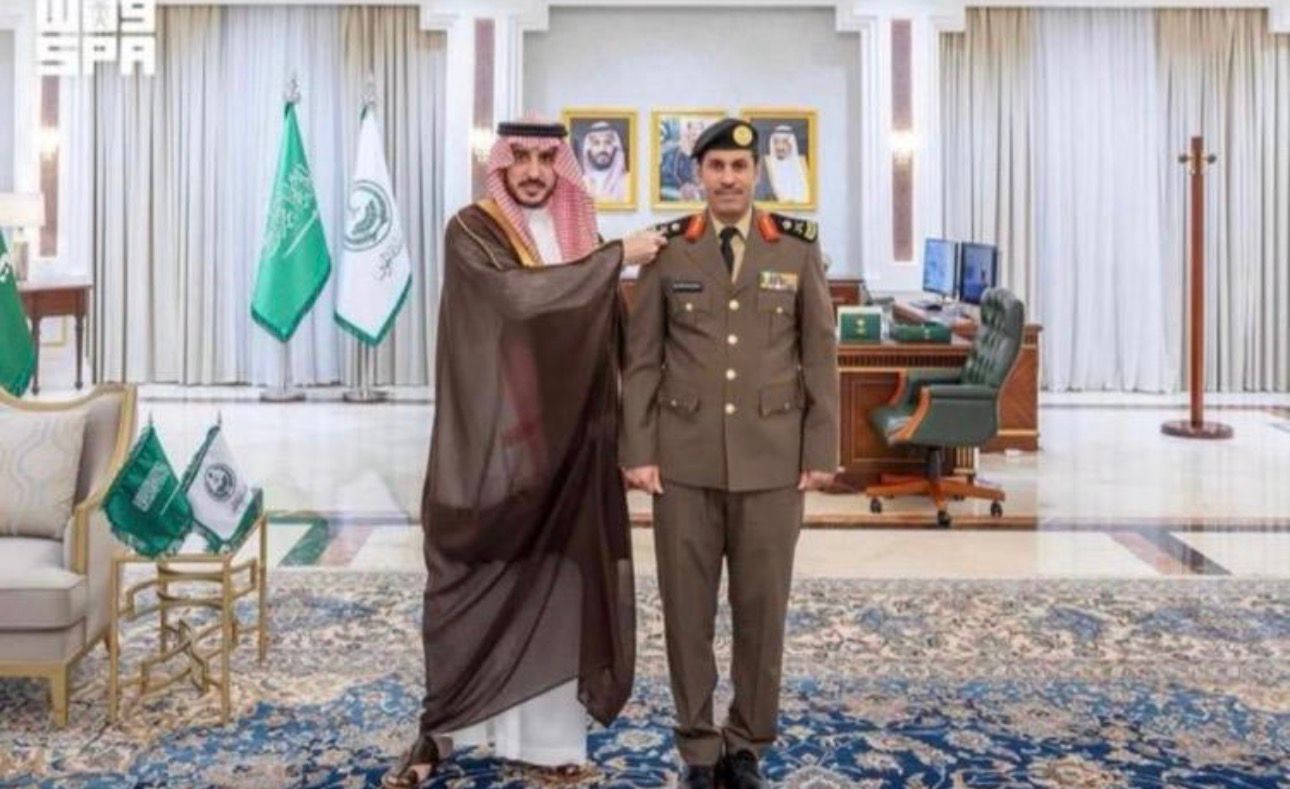 امير الجوف يقلد نائب مدير شرطة المنطقة اللواء مياح بن كساب العنزي رتبته الجديدة