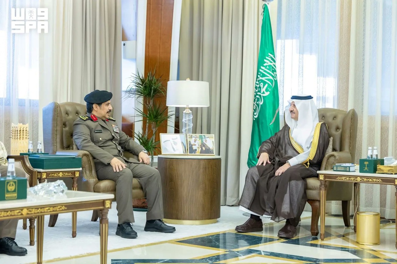 أمير المنطقة الشرقية يستقبل مدير شرطة المنطقة