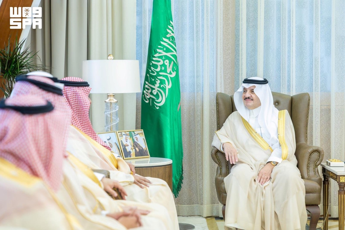 سمو أمير المنطقة الشرقية يستقبل معالي وزير الإعلام