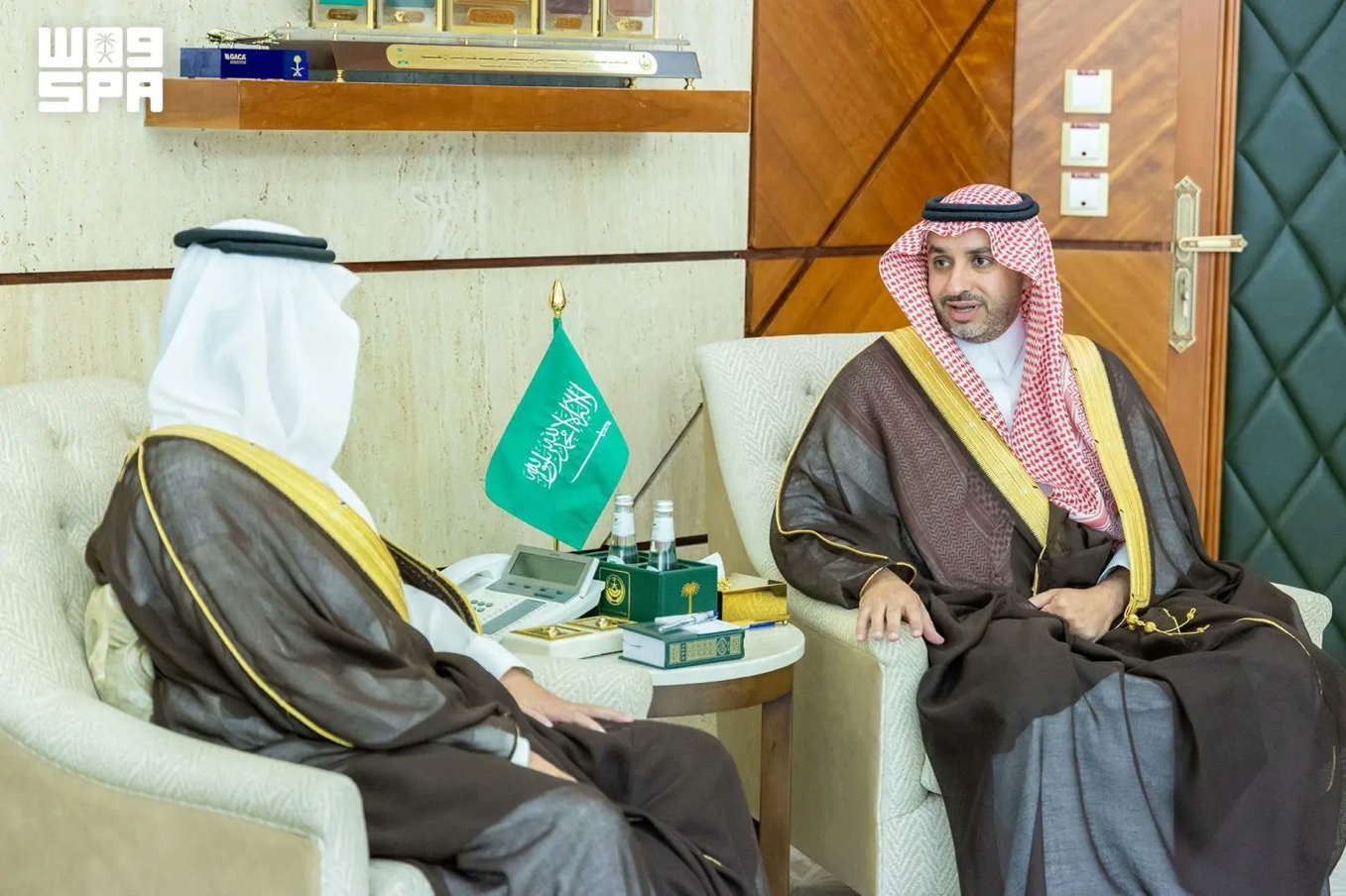 أمير المنطقة الشرقية يستقبل مدير فرع الهيئة العامة لعقارات الدولة بالدمام