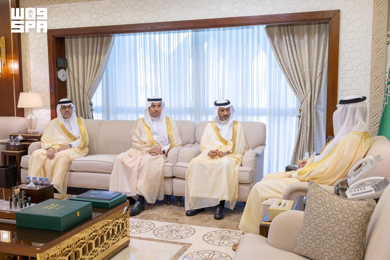 نائب أمير المنطقة الشرقية يستقبل رئيس جامعة الإمام عبدالرحمن بن فيصل