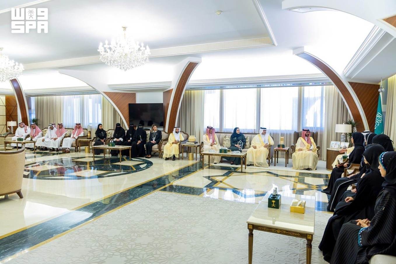 أمير المنطقة الشرقية يستقبل رئيس جامعة الأمير محمد بن فهد