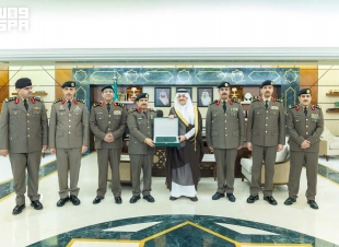 أمير المنطقة الشرقية يستقبل مدير شرطة المنطقة